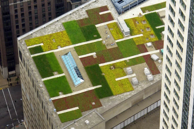 Commercial space landscape promotes roof greening of CBD building
